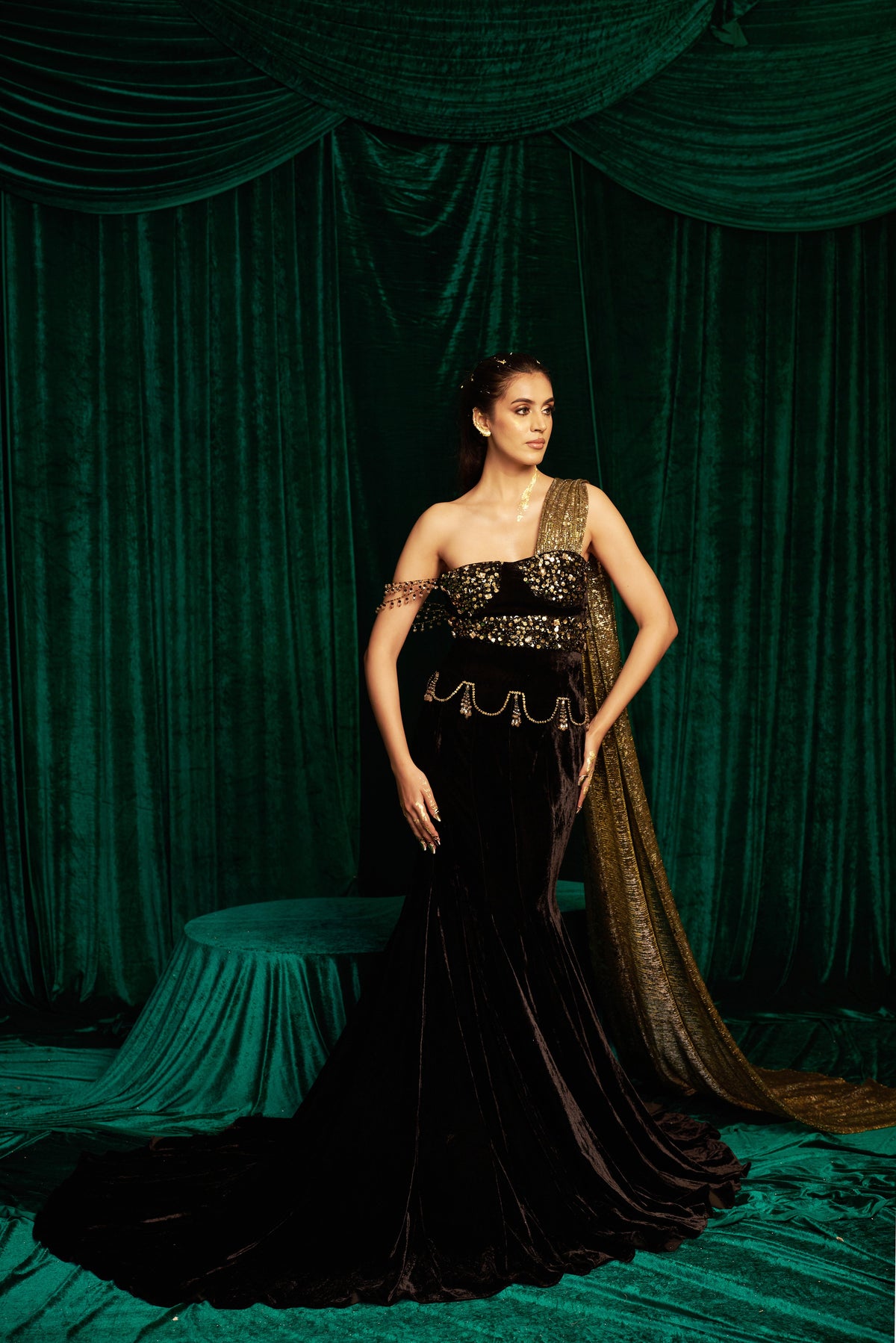Velvet Scalp Blouse With Fishtail Skirt Set — image 1