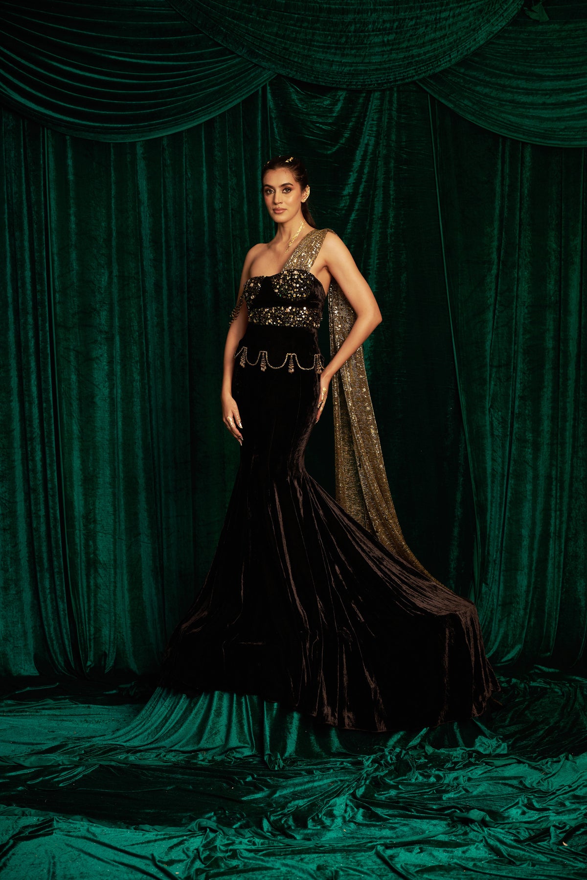 Velvet Scalp Blouse With Fishtail Skirt Set — image 3