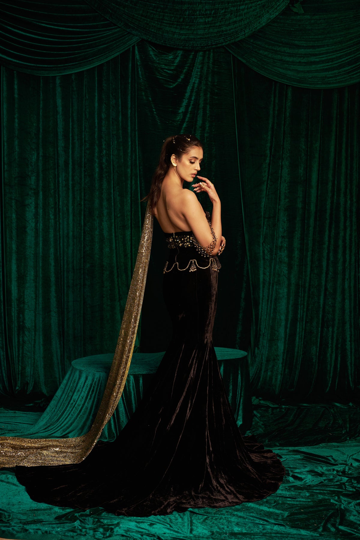 Velvet Scalp Blouse With Fishtail Skirt Set — image 5