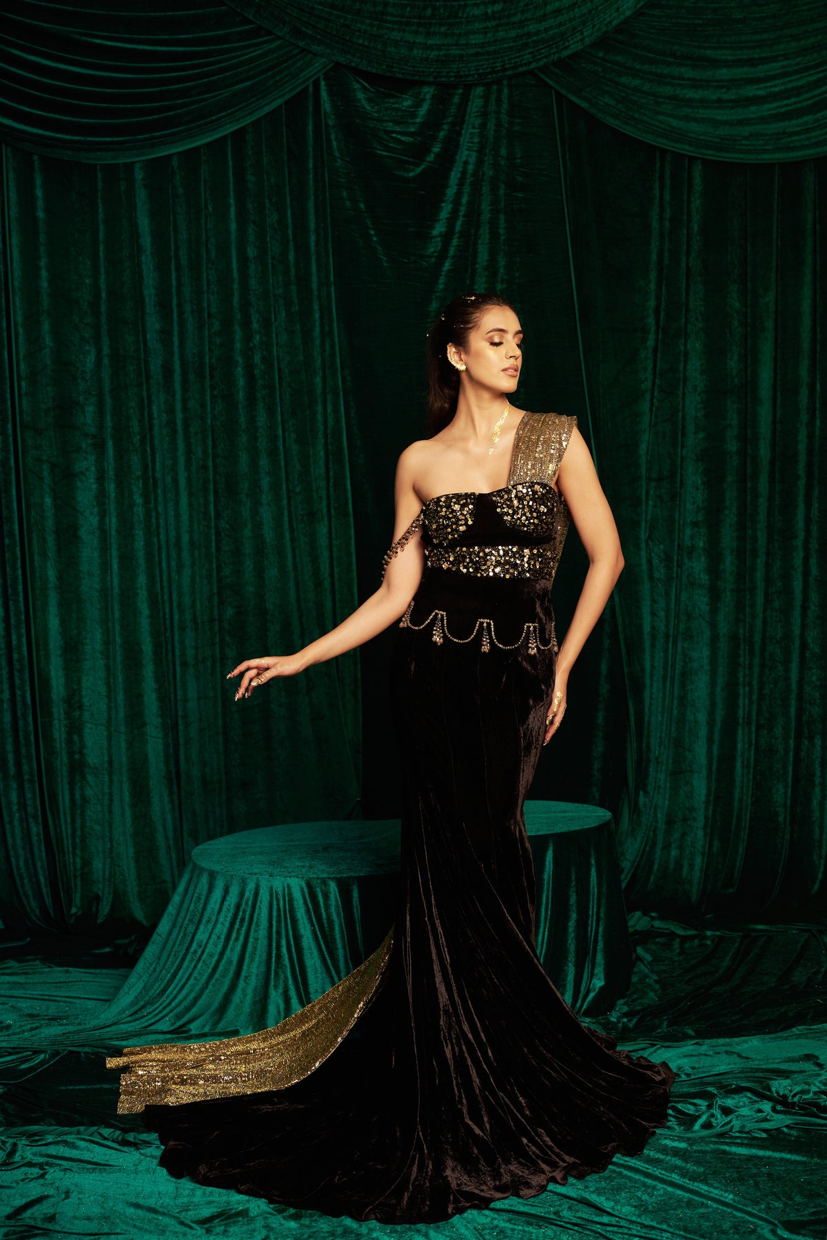 Velvet Scalp Blouse With Fishtail Skirt Set — image 6