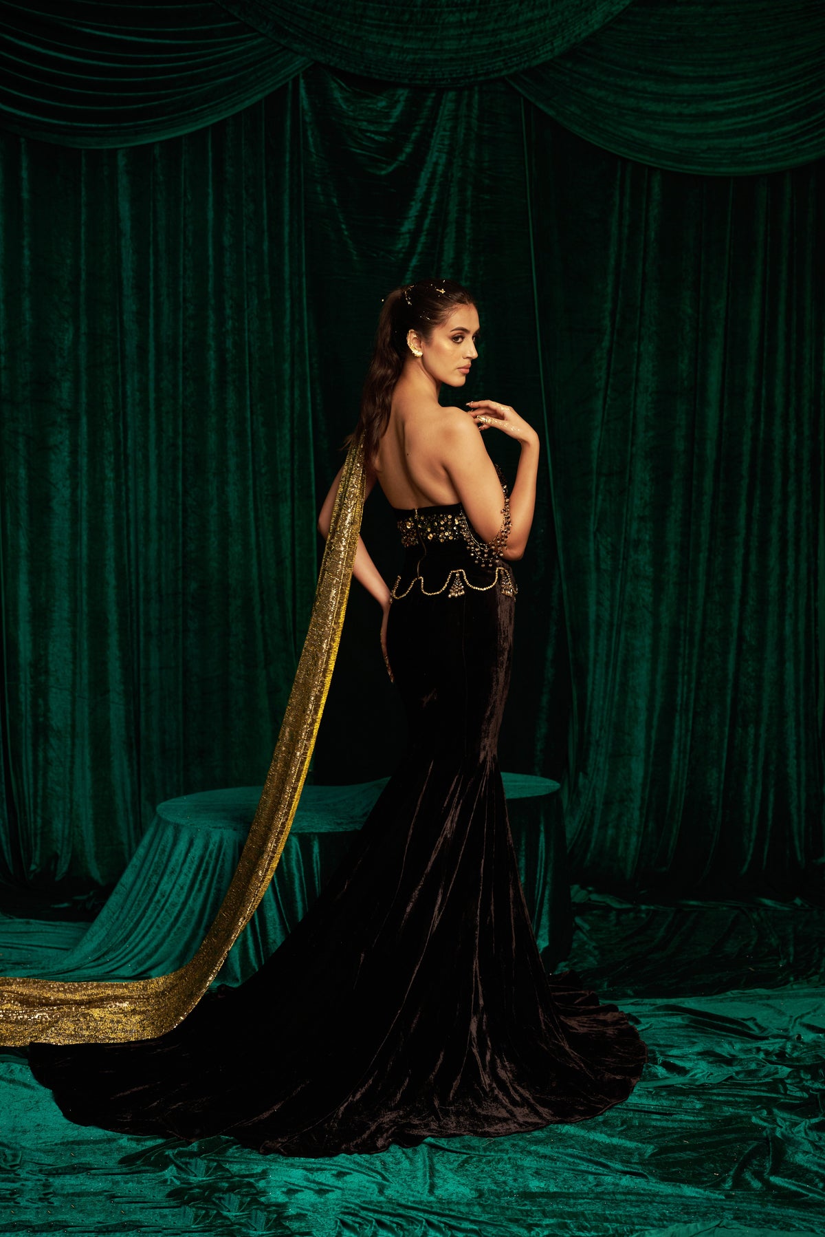 Velvet Scalp Blouse With Fishtail Skirt Set — image 8